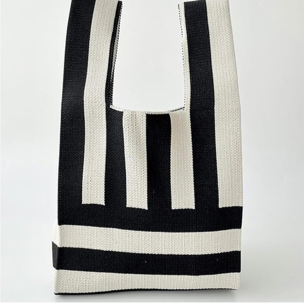 Black and White Mini Wristlet Handbag NWOT - Picture 5 of 6